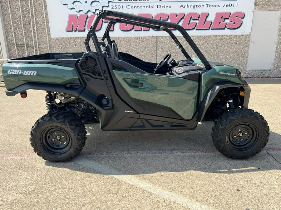 2023 Can-Am® Commander DPS 700