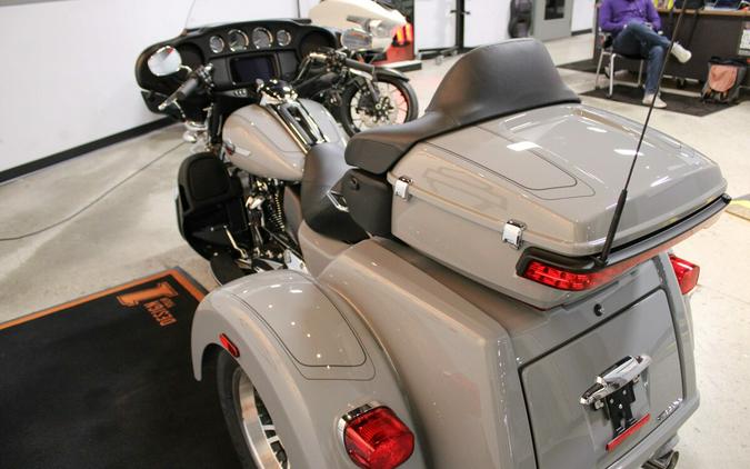 2024 Harley-Davidson Tri Glide Ultra Trike FLHTCUTG