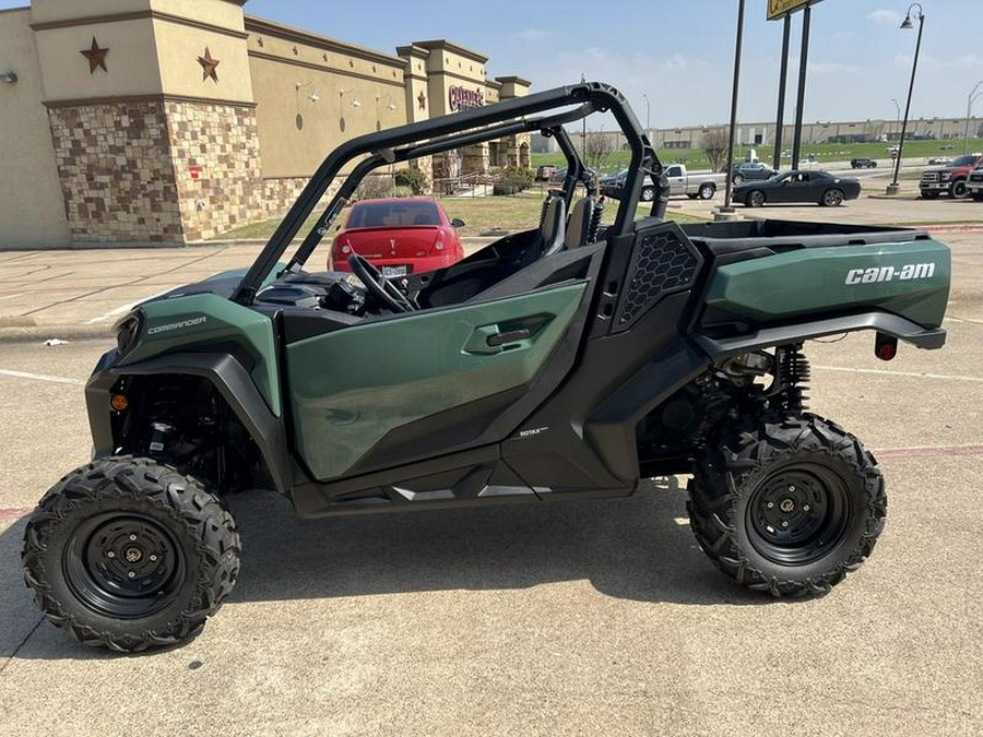 2023 Can-Am® Commander DPS 700