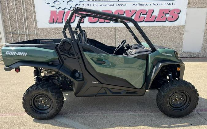 2023 Can-Am® Commander DPS 700