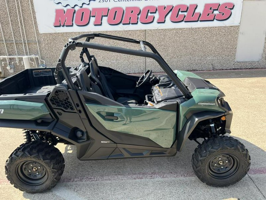 2023 Can-Am® Commander DPS 700