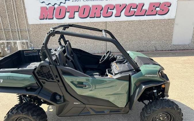 2023 Can-Am® Commander DPS 700