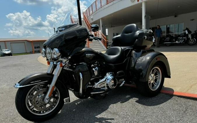 2020 Harley-Davidson Tri Glide Ultra River Rock Gray/Vivid Black