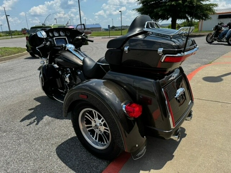 2020 Harley-Davidson Tri Glide Ultra River Rock Gray/Vivid Black