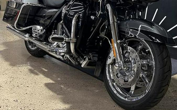 2011 Harley-Davidson® FLTRUSE - CVO™ Road Glide® Ultra