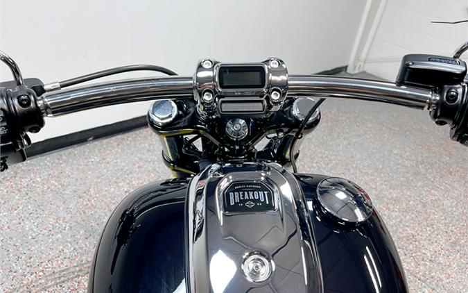 2023 Harley-Davidson Breakout FXBR 444 Miles Vivid Black