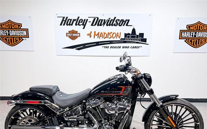 2023 Harley-Davidson Breakout FXBR 444 Miles Vivid Black