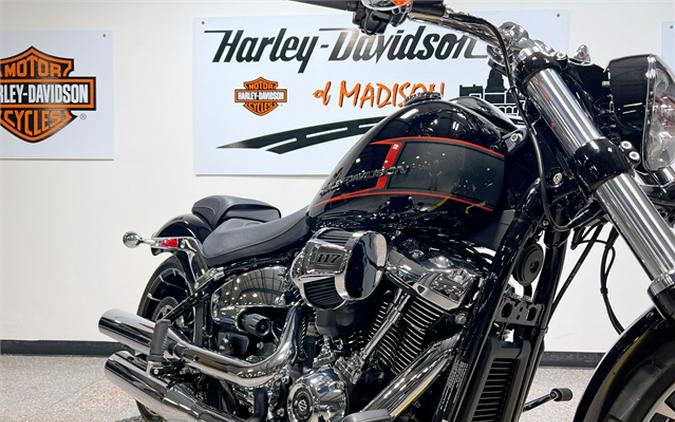 2023 Harley-Davidson Breakout FXBR 444 Miles Vivid Black