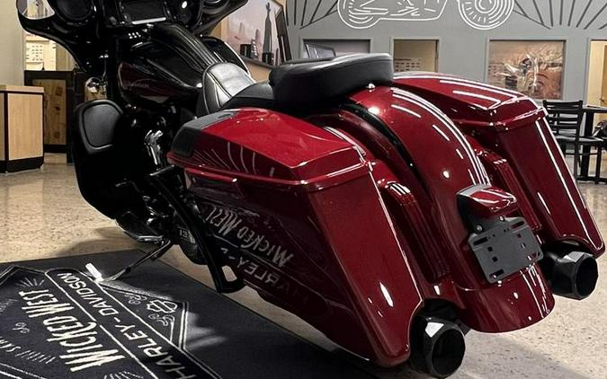 2017 Harley-Davidson® FLHXSE - CVO™ Street Glide®