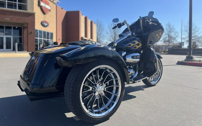 2024 Harley-Davidson® FLTRT Road Glide® 3 Vivid Black/Custom Flames 858548