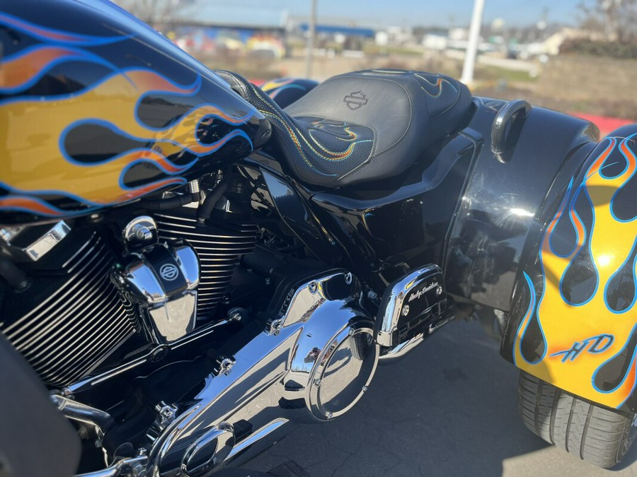 2024 Harley-Davidson® FLTRT Road Glide® 3 Vivid Black/Custom Flames 858548