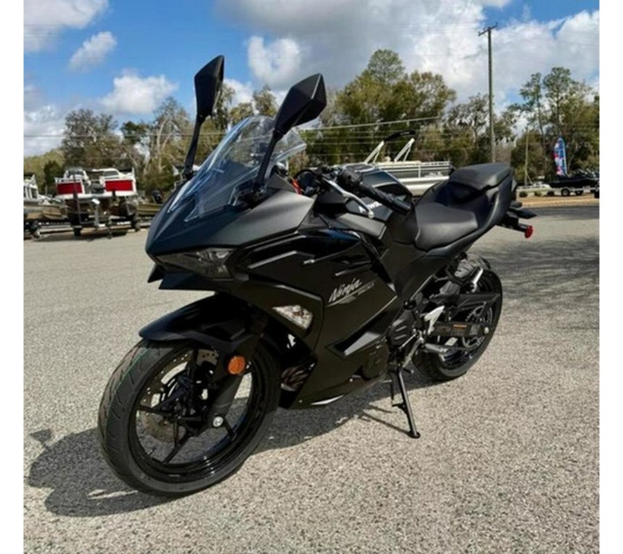 2026 Kawasaki Ninja 500 Metallic Flat Spark Black