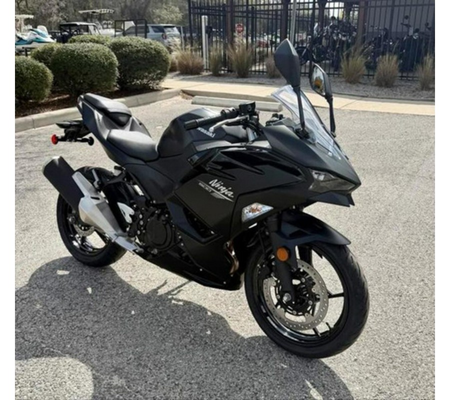 2026 Kawasaki Ninja 500 Metallic Flat Spark Black