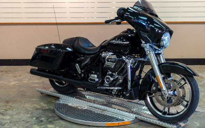 2017 Harley-Davidson® FLHX - Street Glide®