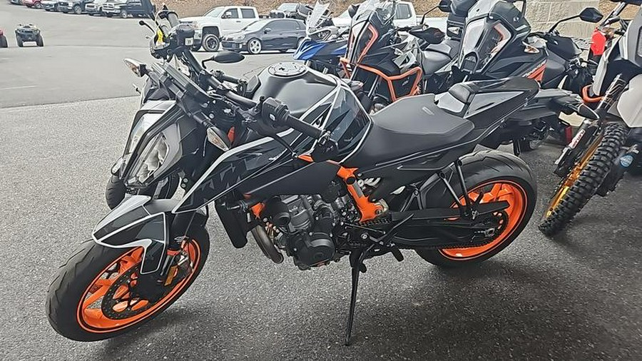2021 KTM 890 Duke R