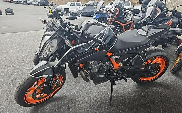 2021 KTM 890 Duke R