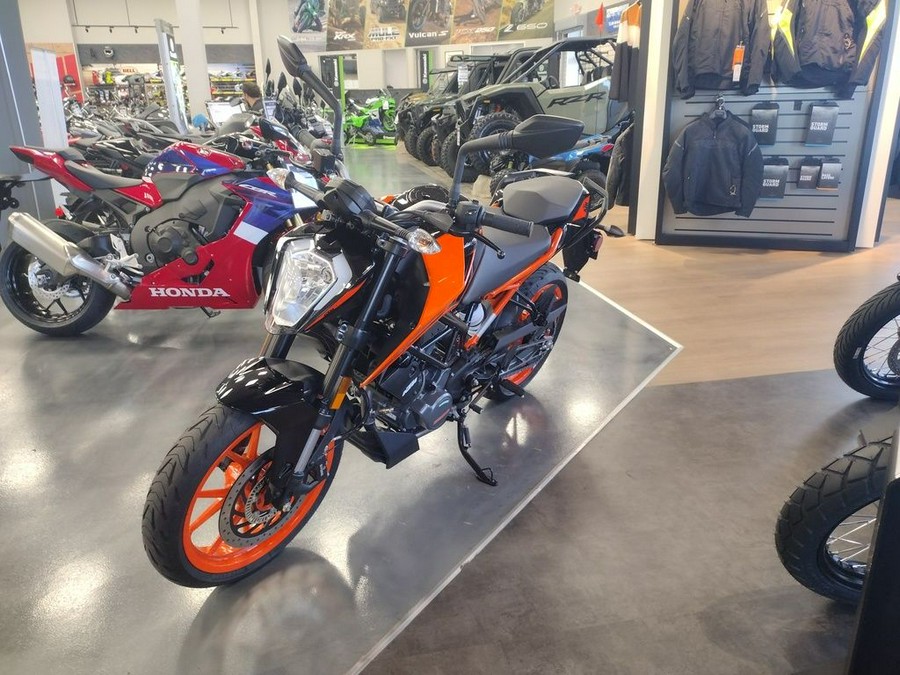 2023 KTM Duke 200