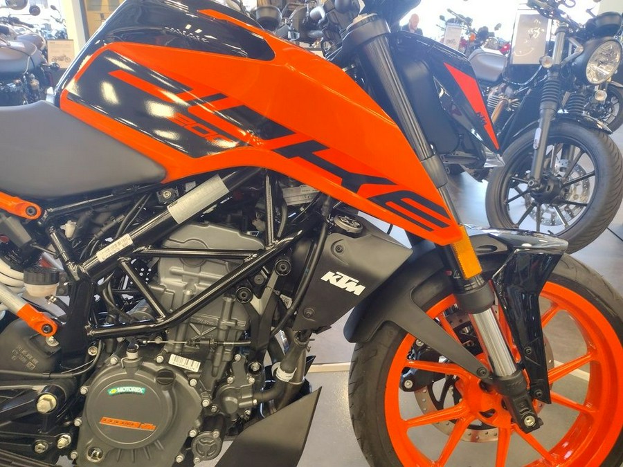 2023 KTM Duke 200