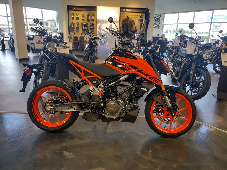 2023 KTM Duke 200