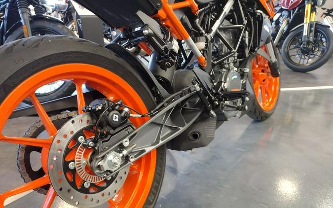 2023 KTM Duke 200