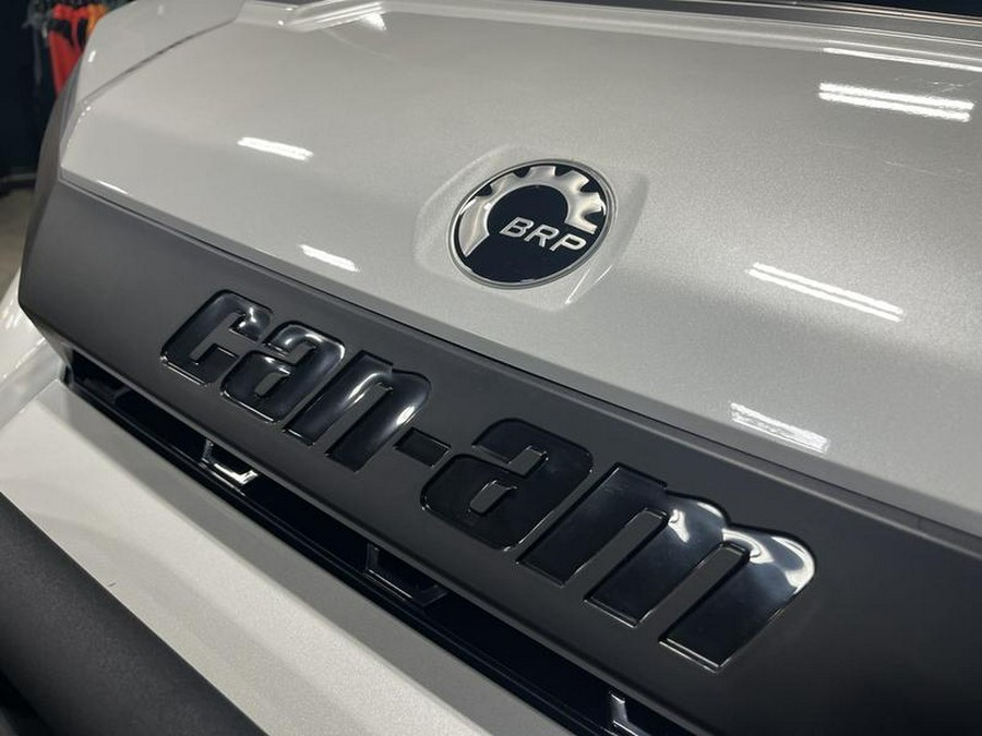 2026 Can-Am® 0006MTE00 DEFENDER