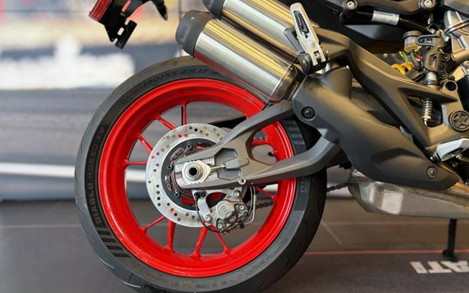 2027 Ducati MONSTER PLUS