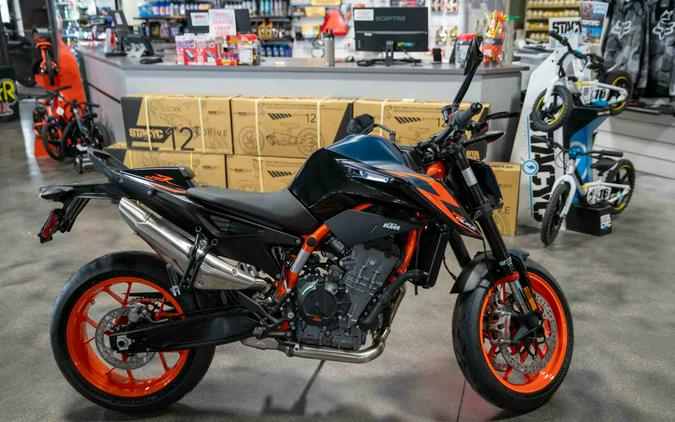 2023 KTM 890 Duke R