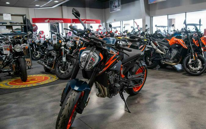 2023 KTM 890 Duke R