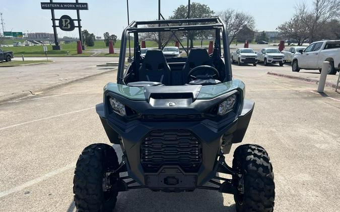 2023 Can-Am® Commander DPS 700