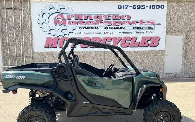 2023 Can-Am® Commander DPS 700