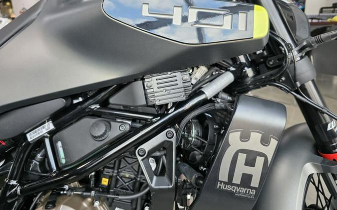 2024 Husqvarna SVARTPILEN 401