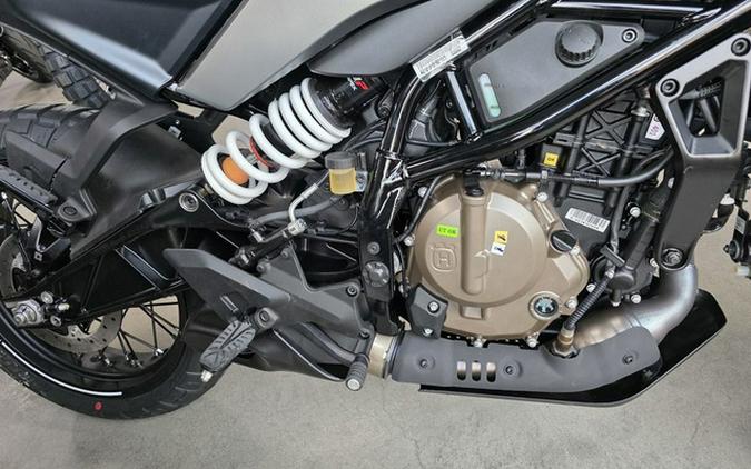 2024 Husqvarna SVARTPILEN 401