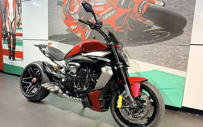 2026 Ducati XDiavel V4 Burning Red