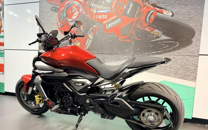 2026 Ducati XDiavel V4 Burning Red