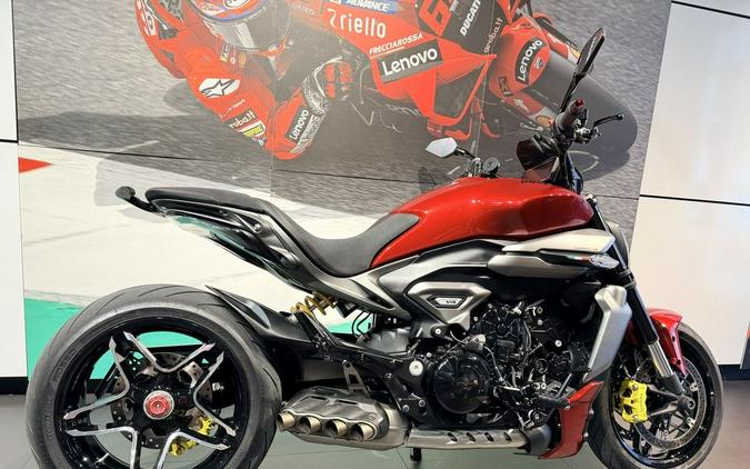 2026 Ducati XDiavel V4 Burning Red