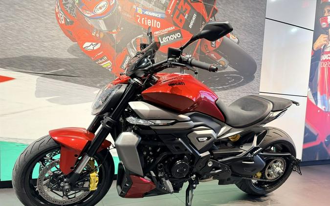 2026 Ducati XDiavel V4 Burning Red