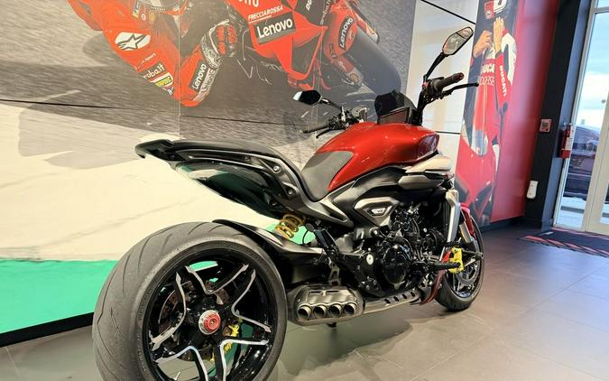 2026 Ducati XDiavel V4 Burning Red