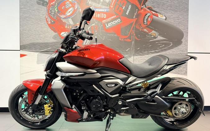 2026 Ducati XDiavel V4 Burning Red