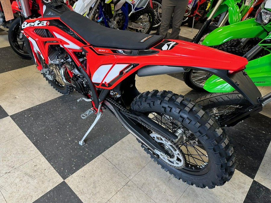 2024 Beta Motorcycles 300 Xtrainer 2" Lowboy