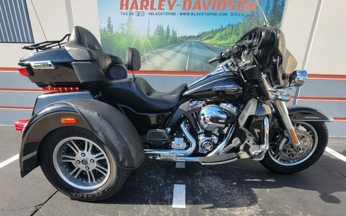 2015 Harley-Davidson Tri Glide Ultra BLACK W/ PINSTRIPE