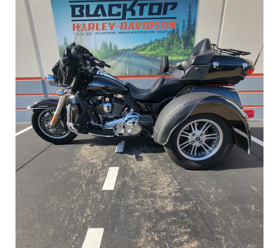 2015 Harley-Davidson Tri Glide Ultra BLACK W/ PINSTRIPE