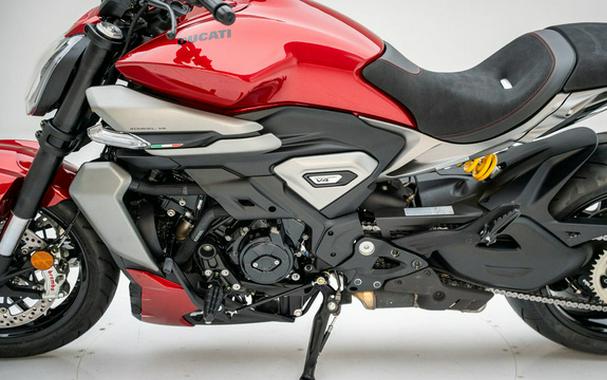 2026 Ducati XDiavel V4 Burning Red
