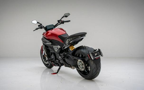 2026 Ducati XDiavel V4 Burning Red