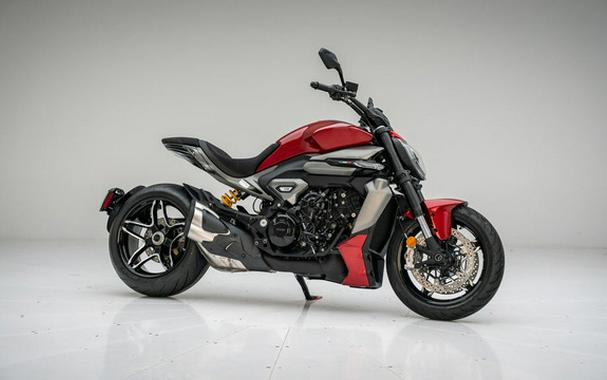 2026 Ducati XDiavel V4 Burning Red