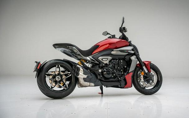 2026 Ducati XDiavel V4 Burning Red