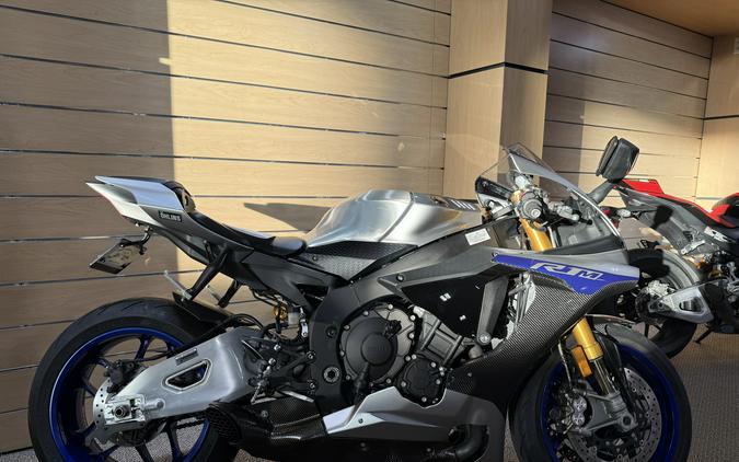 2017 Yamaha YZF-R1M