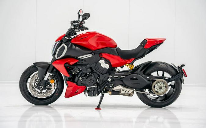 2026 Ducati Diavel V4 Red