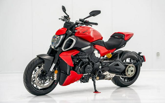 2026 Ducati Diavel V4 Red