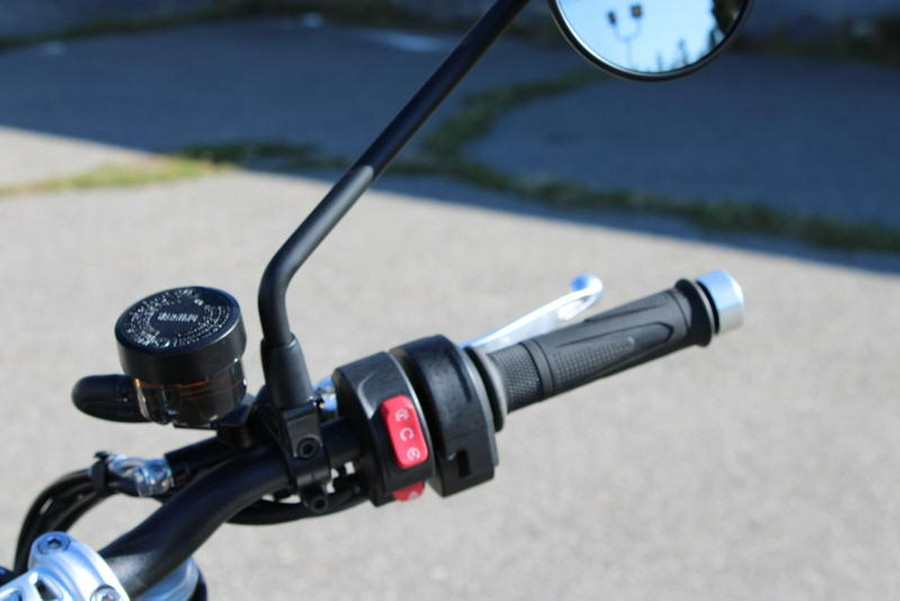 2025 Triumph Speed Twin 900 Phantom Black/Aurum Gold