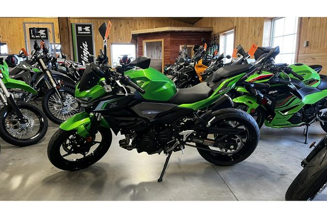 2024 Kawasaki Z500 ABS - Candy Lime Green/Metallic Flat Spark Black/Metallic Graphite Gray(DP)